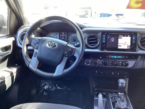 Used 2017 Toyota Tacoma TRD Sport w/ Premium & Technology Package AWD/4WD image 17