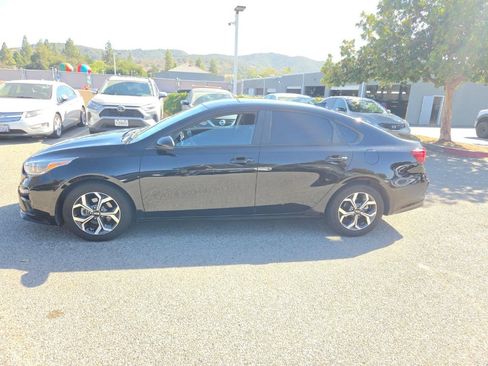 Used 2021 Kia Forte LXS FWD image 2