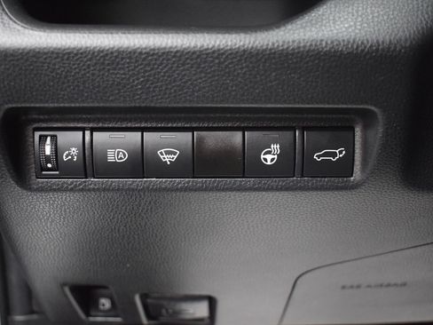 Used 2021 Toyota RAV4 XLE w/ Convenience Package AWD/4WD image 16