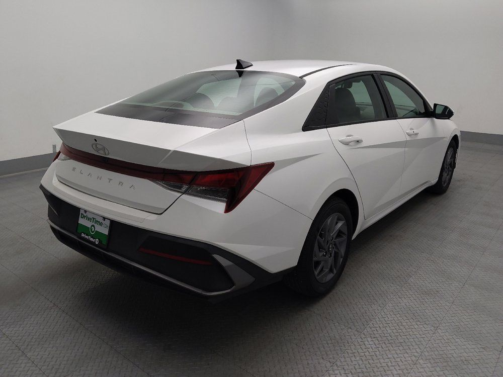 Used 2024 Hyundai Elantra SEL FWD image 9