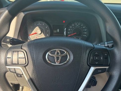 Used 2015 Toyota Sienna LE FWD image 8
