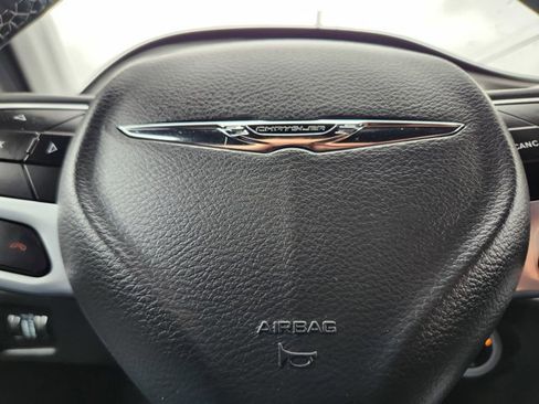 Used 2025 Chrysler Pacifica Select image 28