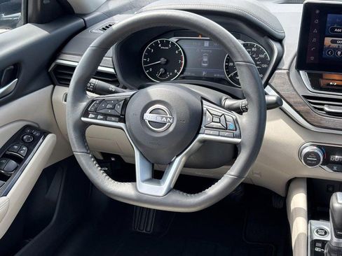 Used 2025 Nissan Altima 2.5 SL AWD/4WD image 12