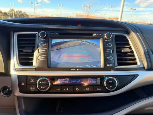 Used 2015 Toyota Highlander XLE image 17