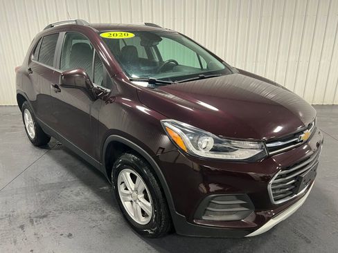 Used 2020 Chevrolet Trax LT w/ LT Convenience Package image 14