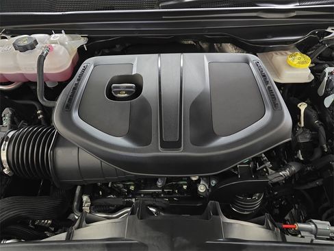 Used 2026 RAM 1500 Laramie w/ Night Edition image 32