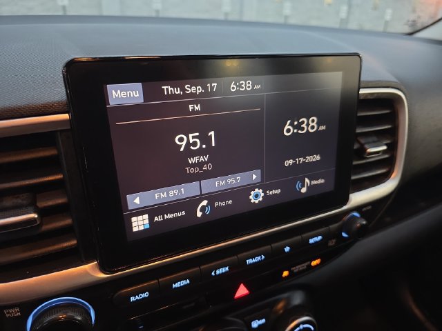 Used 2024 Hyundai Venue SEL FWD image 22
