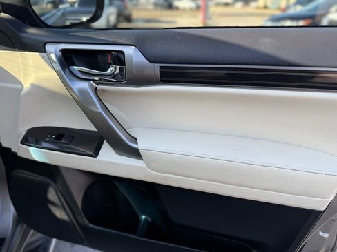 Used 2022 Lexus GX 460 Luxury w/ Off Road Package image 15