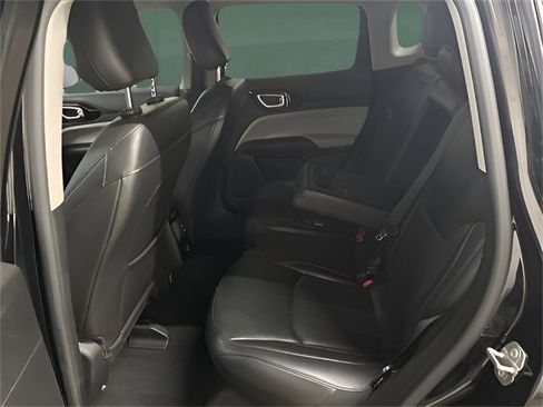 Used 2022 Jeep Compass Limited image 16