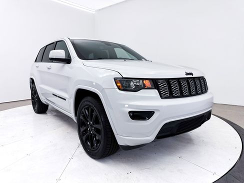 Used 2018 Jeep Grand Cherokee Altitude image 13