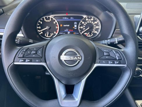 Used 2025 Nissan Altima 2.5 SV FWD image 16