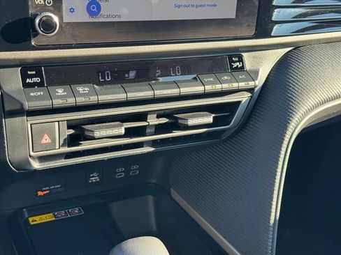 Used 2025 Toyota Camry SE FWD image 21