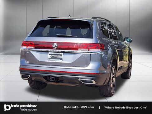 Used 2025 Volkswagen Atlas SE AWD/4WD image 25