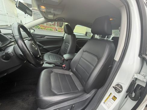 Used 2018 Volkswagen Passat 2.0T R-Line FWD image 8