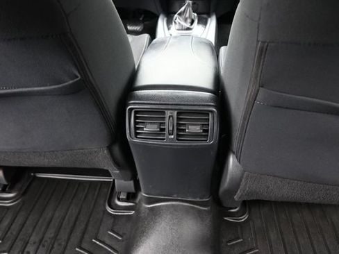 Used 2017 Nissan Rogue SV AWD/4WD image 29