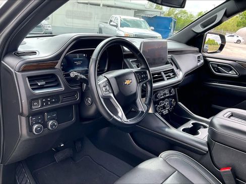 Used 2023 Chevrolet Suburban Premier image 17