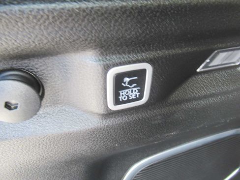 Used 2022 Jeep Grand Cherokee L Limited AWD/4WD image 23