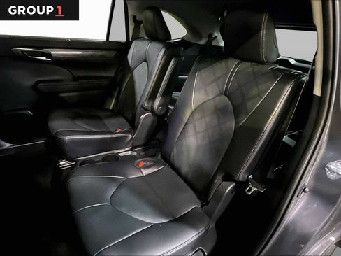 Used 2024 Toyota Highlander Platinum AWD/4WD image 21
