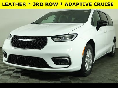 New 2026 Chrysler Pacifica Select