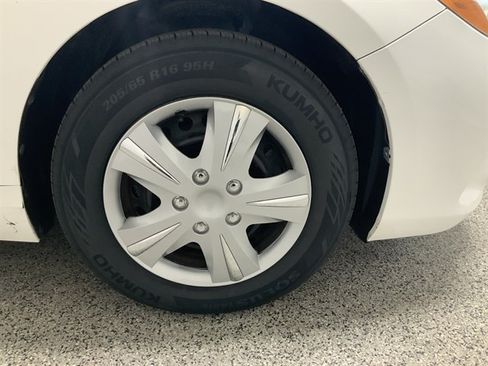 Used 2016 Toyota Camry LE w/ Protection Package (Q2) FWD image 12