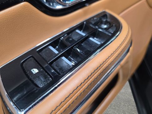 Used 2014 Jaguar XJ L Portfolio RWD image 27
