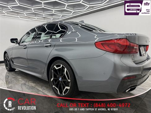 Used 2018 BMW 530e xDrive w/ M Sport Package 2 AWD/4WD image 4