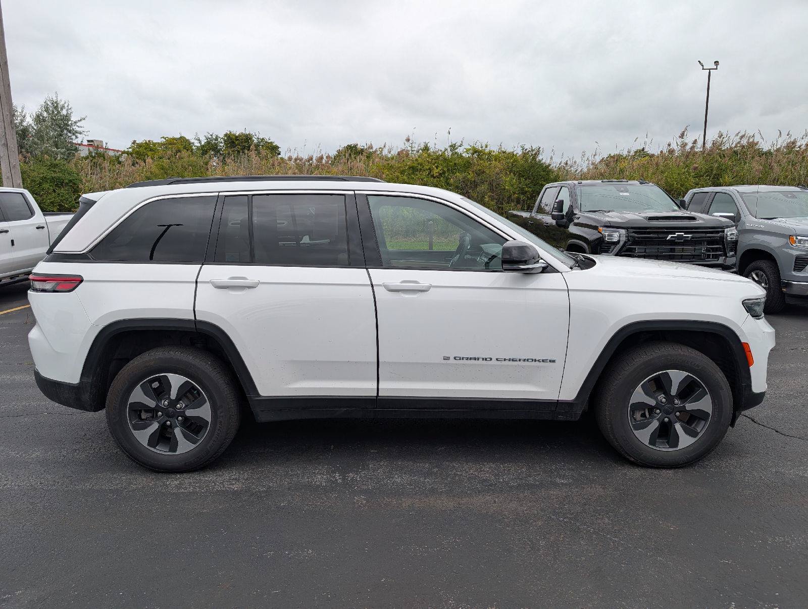 Used 2024 Jeep Grand Cherokee Limited 4xe w/ Trailer Tow Package AWD/4WD image 8