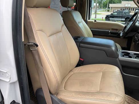 Used 2011 Ford F250 Lariat w/ Lariat Interior Pkg AWD/4WD image 16