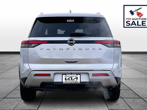 Used 2025 Nissan Pathfinder SL image 4