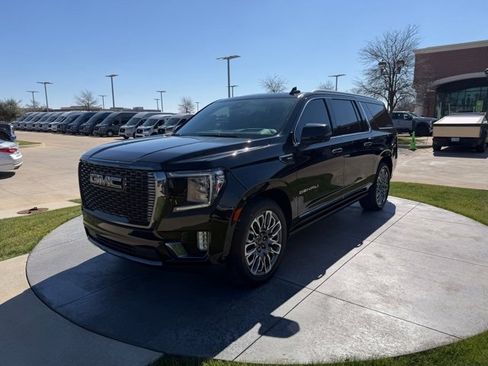 Used 2023 GMC Yukon XL Denali Ultimate image 3