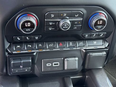 Used 2020 Chevrolet Silverado 1500 High Country w/ Technology Package image 28