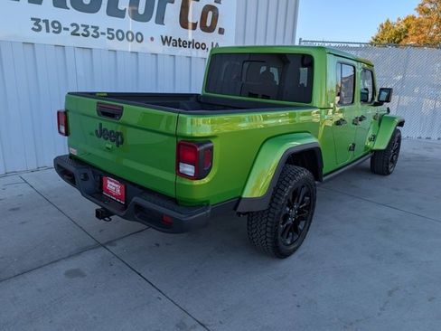 Used 2025 Jeep Gladiator Sport image 25