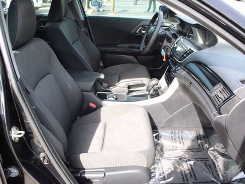Used 2017 Honda Accord LX image 18