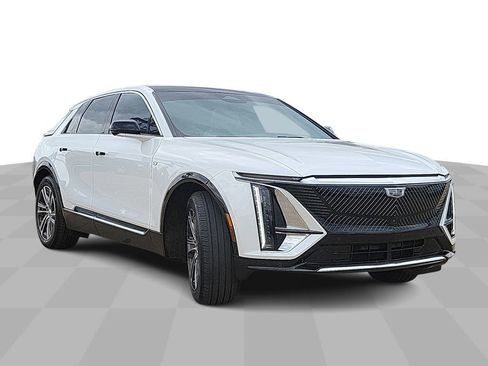 Certified 2024 Cadillac Lyriq Luxury w/ LPO, Floor Liner Package image 2