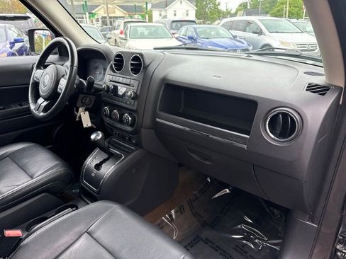 Used 2017 Jeep Patriot High Altitude AWD/4WD image 16