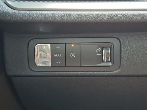 Used 2025 Chevrolet Traverse LT w/ Driver Confidence Package FWD image 18