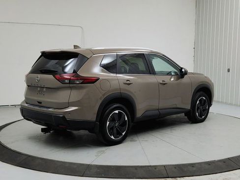 Used 2025 Nissan Rogue SV w/ SV Premium Package FWD image 7