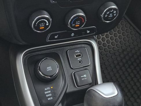 Used 2018 Jeep Compass Latitude w/ Cold Weather Group AWD/4WD image 20