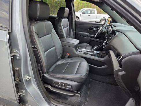 Used 2023 Chevrolet Traverse RS image 17