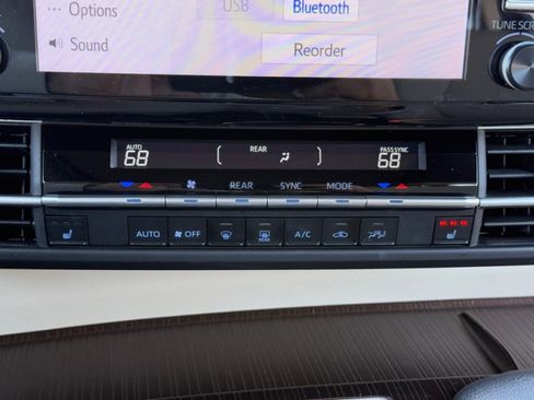 Used 2023 Toyota Sienna XLE image 29