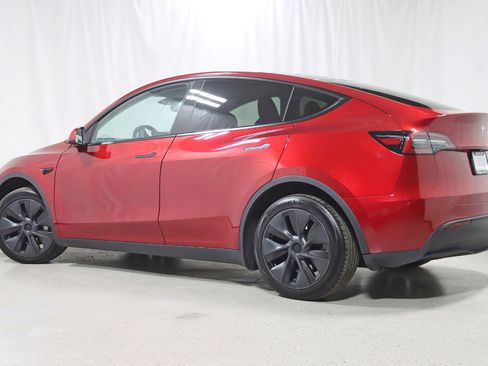 Used 2025 Tesla Model Y Long Range image 9