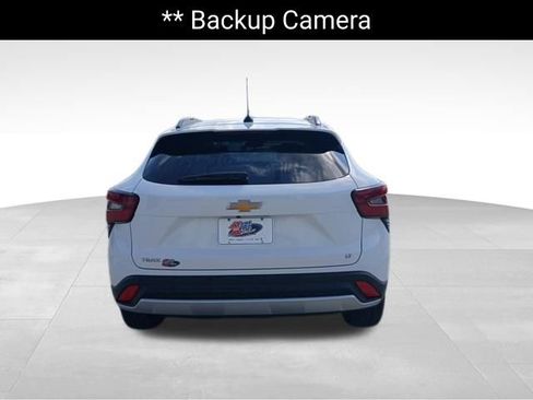 Used 2025 Chevrolet Trax LT w/ Driver Confidence Package FWD image 4
