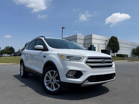 Used 2017 Ford Escape SE w/ SE Leather Comfort Package FWD image 2
