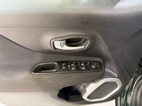 Used 2021 Jeep Renegade Sport image 12