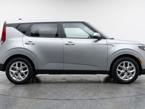 Used 2025 Kia Soul LX w/ LX Technology Package image 11