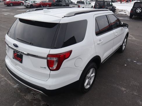 Used 2017 Ford Explorer XLT image 13