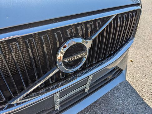 Used 2020 Volvo XC60 T6 Momentum image 24