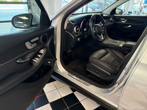 Used 2020 Mercedes-Benz GLC 300 4MATIC image 12
