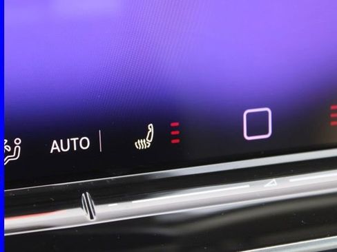 Used 2025 Volkswagen Tiguan SE image 36