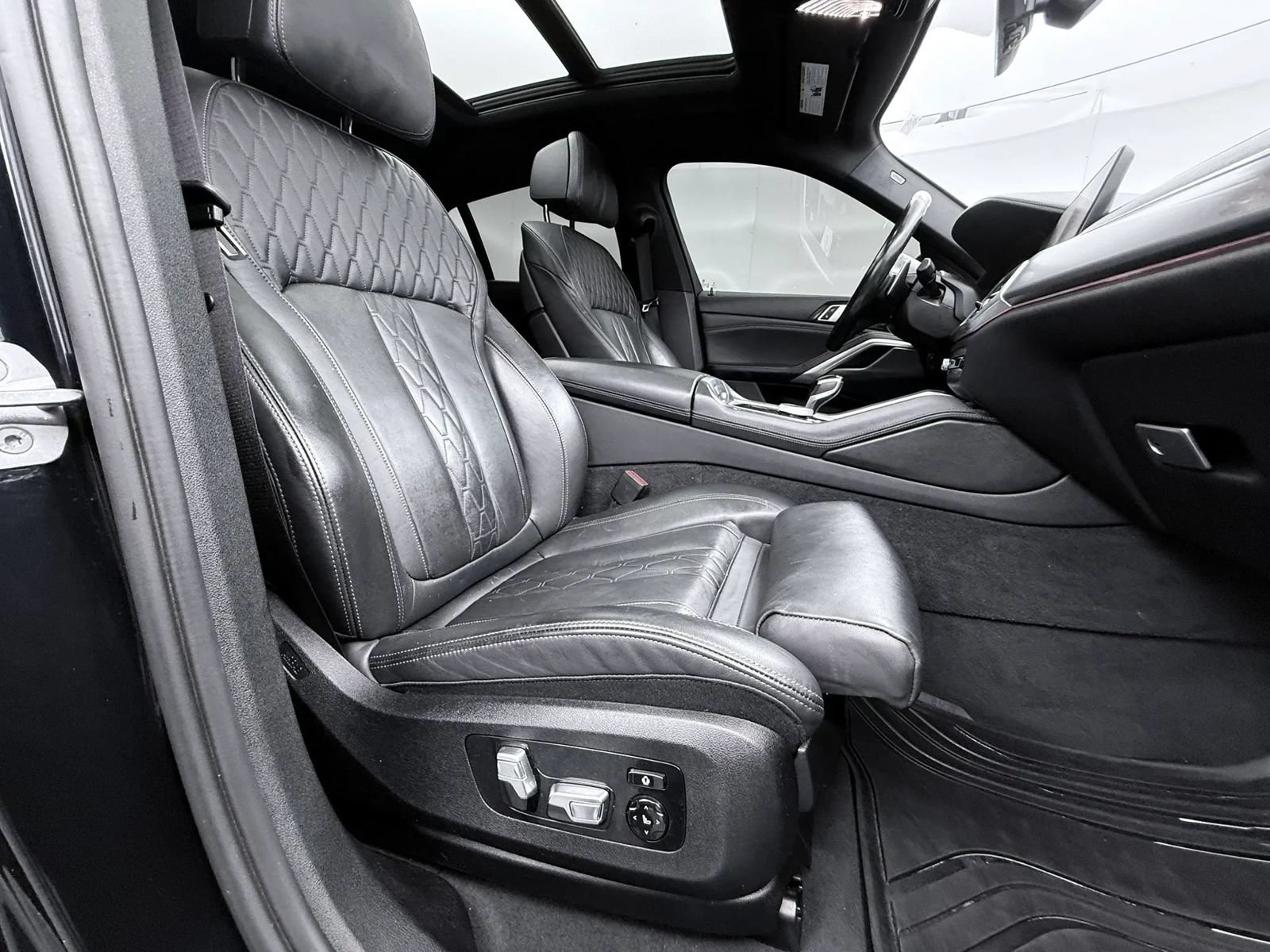 Used 2023 BMW X6 xDrive40i w/ M Sport Package AWD/4WD image 18